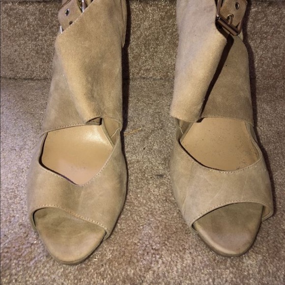 Designer Shoes - Picture 2 of 8